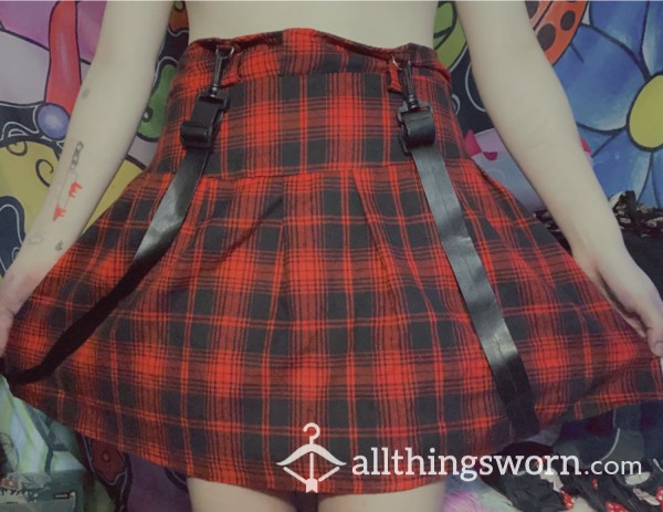 L Red And Black Checkered Skirt With Hanging Suspenders