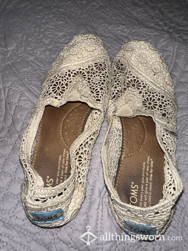 Lacey Well Worn Flats (TOMS)
