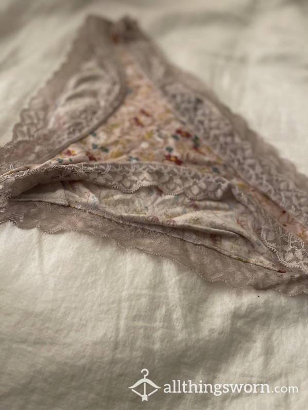 Lacy Floral Panties With Creamy Gullet
