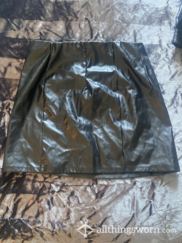 Leather Style Black Skirt 🖤 Used