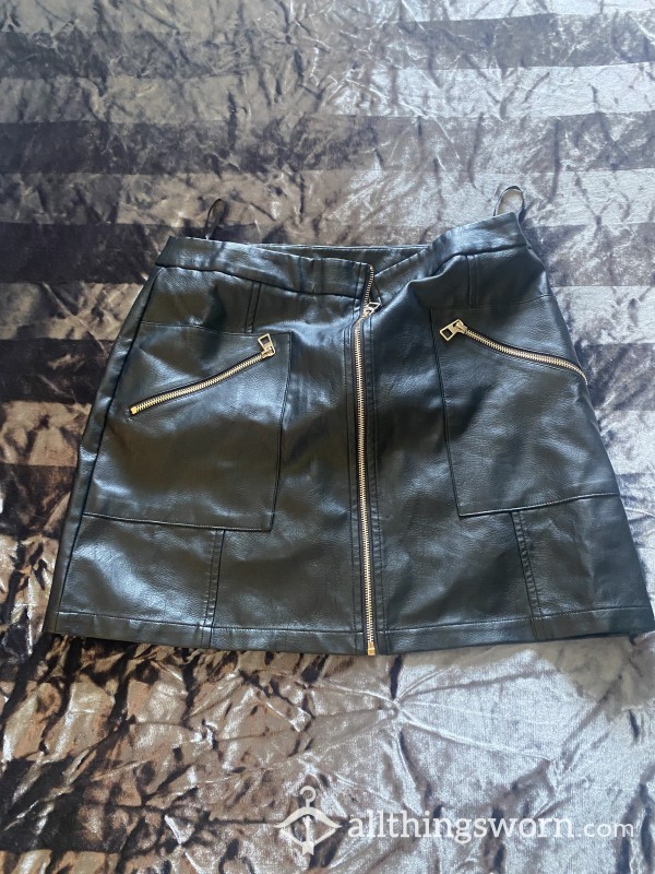 Leather Style Skirt With Zips 🖤 Used