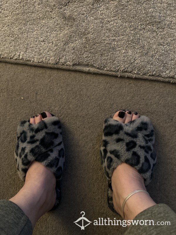 Leopard Print Fluffy Slippers Size 5