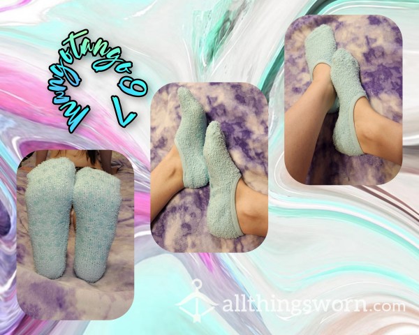 🩵Light Blue Slipper Socks W/Rubber Grippies🩵