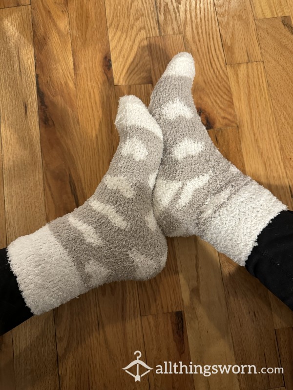 Light Gray W/ White Hearts Crew Length Fuzzy Socks
