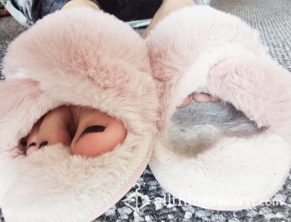Light Pink Fluffy Slippers  💓 PLUS FREE SOCKS
