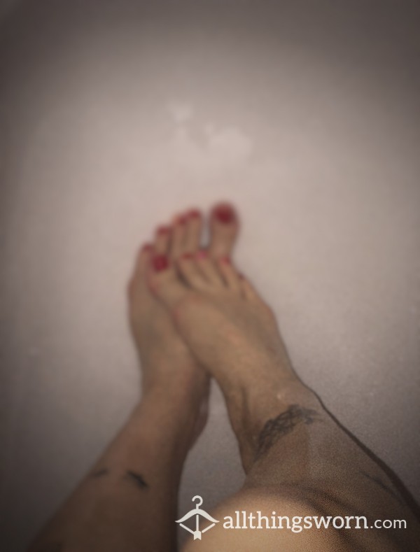 Love In Red ‘n’ White - Exclusive Photo Set In The Bathtub - Set Of 10