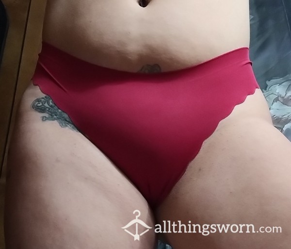 Maroon Scalloped Seamless Thong With Lace