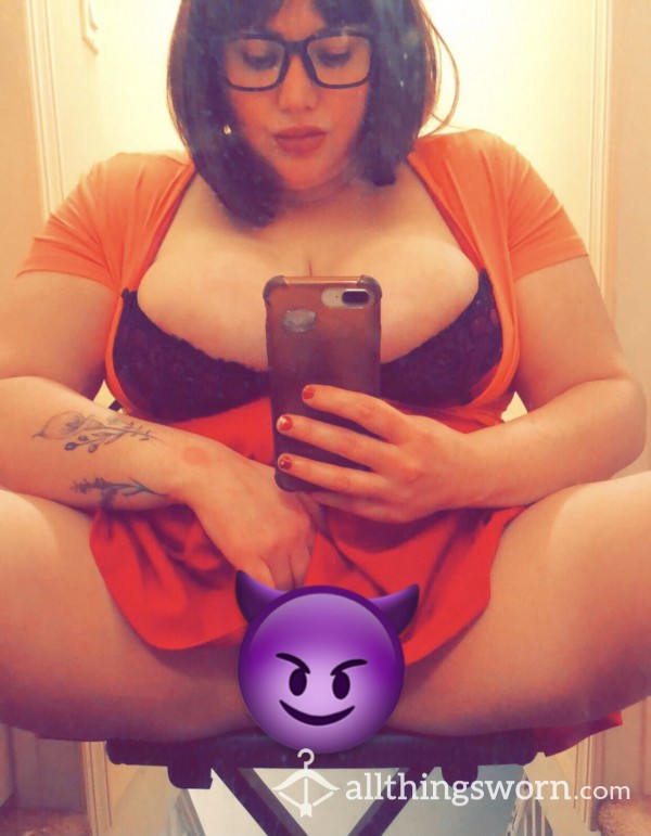 Masturbating/Velma Cosplay