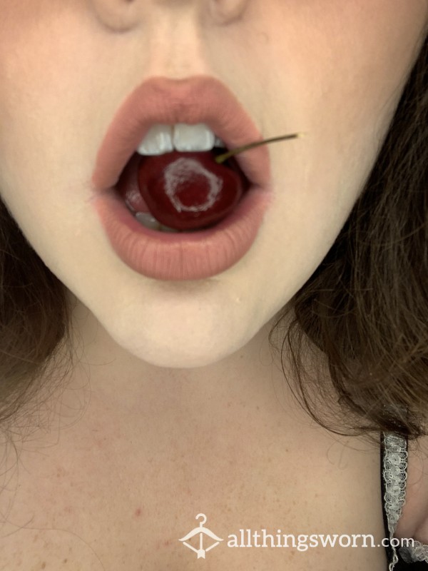 Me & Bee’s Cherry Lips Photo Shoot 💋🍒