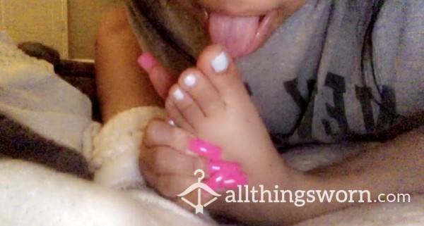 Me Sucking My Gorgeous Toes