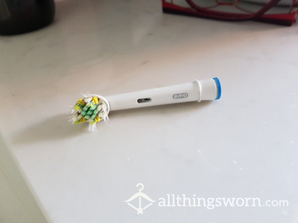 Mens Well-Used Electric Toothbrush Head