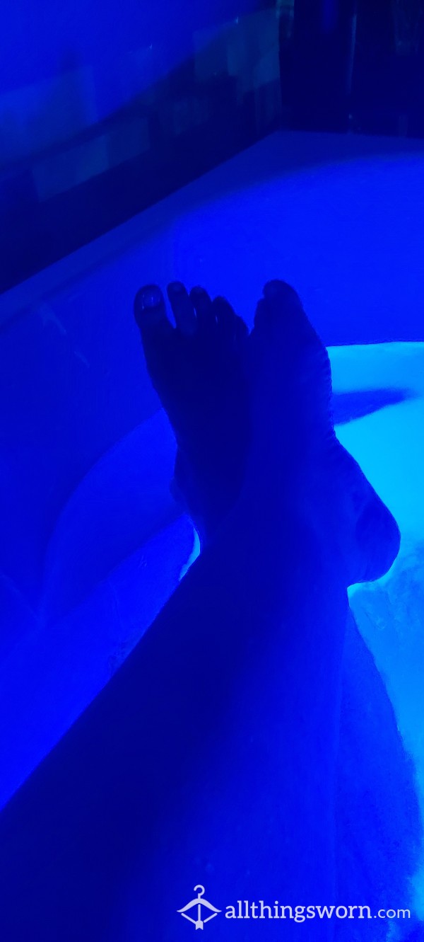 Midnight Hot Tub Toe Show
