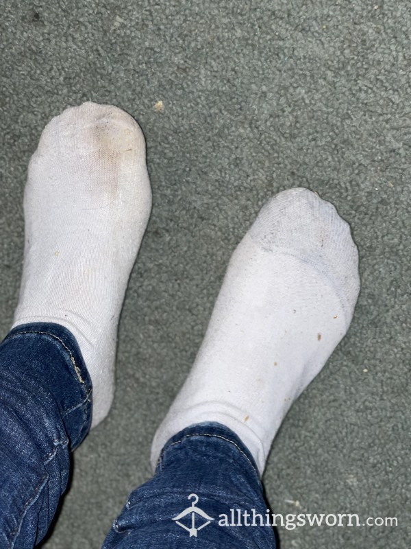 Mismatched Smelly White Ankle Socks