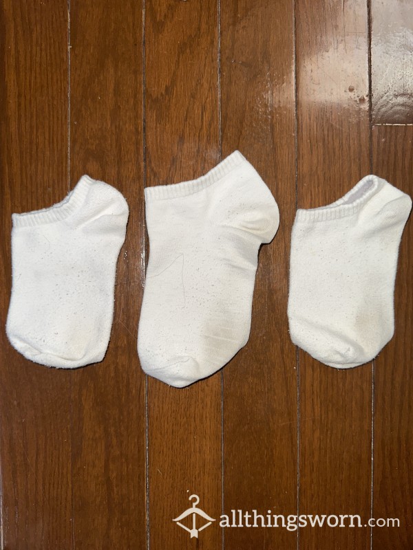 Mismatched Socks 🤍