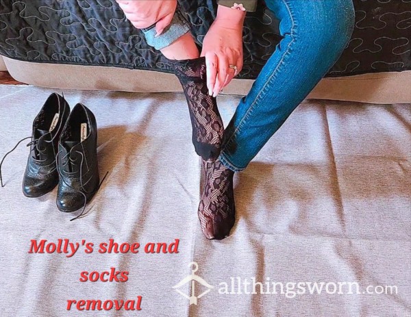 Molly's Takes Off Her Shoes And Socks - Sock Tease - Toe Waggling - Over 10 Minutes!