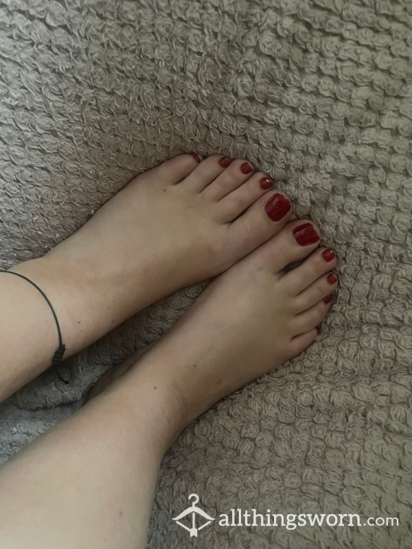 My Feet Moisture. Looks Like 💦💦 Cum