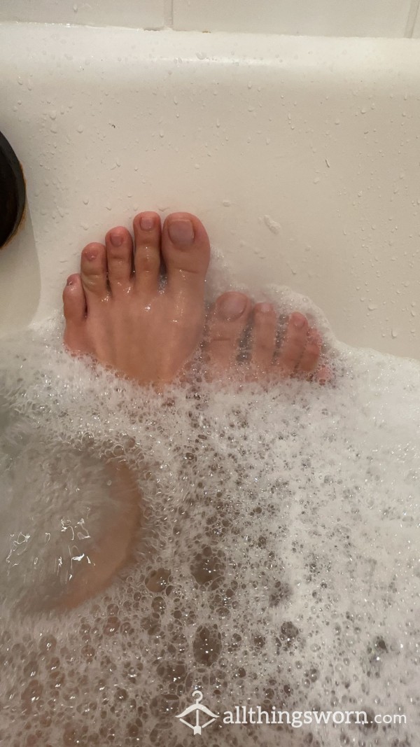 Naked Toes In Bath Video🛁