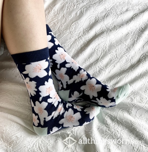Navy Blue Floral Socks 💙