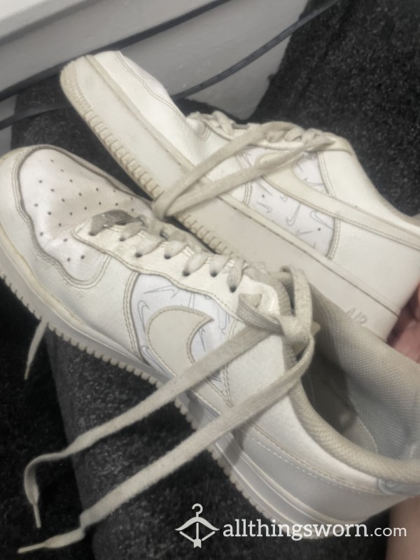Nike Air Force Off White Colour Really Smelly And Worn