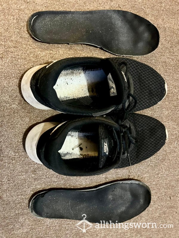 Nike Trainers Heavily Used For 4+ Years Stinky - Soles Can Be Removed Or Put Back In