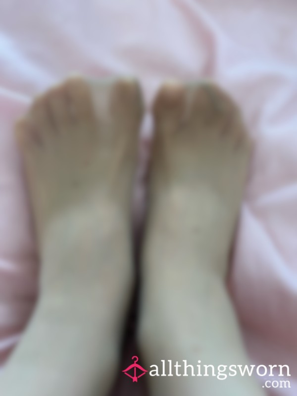 Nylon Feet 👣