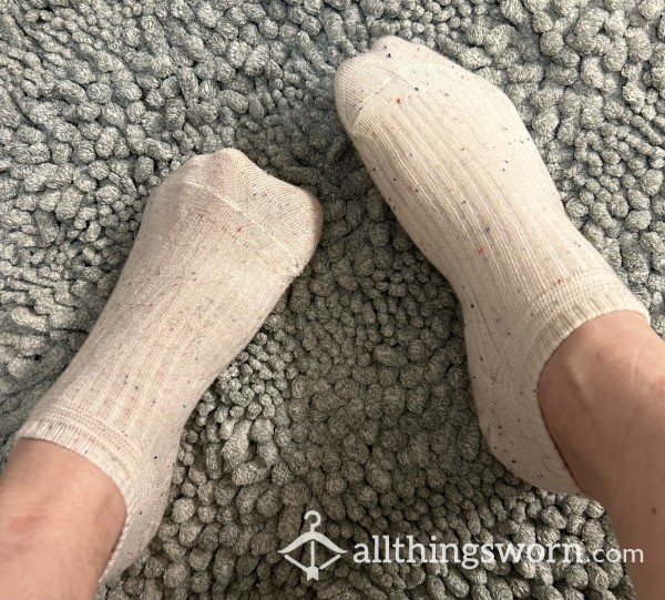Off White Spotted Ankle Socks!