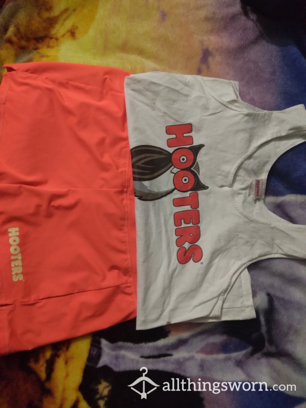 🦉OFFICIAL HOOTERS TANK TOP & BOOTY SHORTS(Size 1XL)🦉 Your Purchase Will Come With A 20 Picture Photoset Of Me In The Uniform As Your Waitress 😈🖤