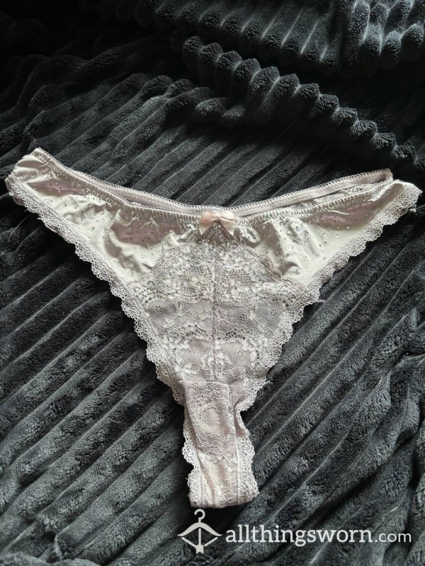 🦇  Old And Worn Out Thongs 🦇