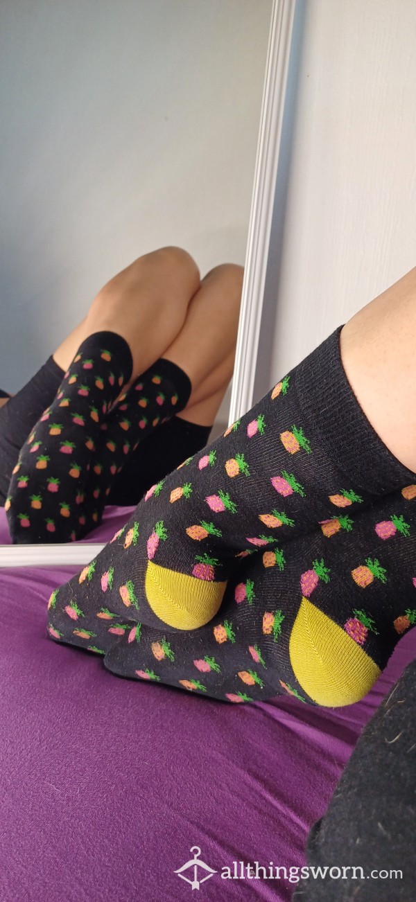 Old Black Socks With Colorful Pineapples - Cum Play With Me.. EU41