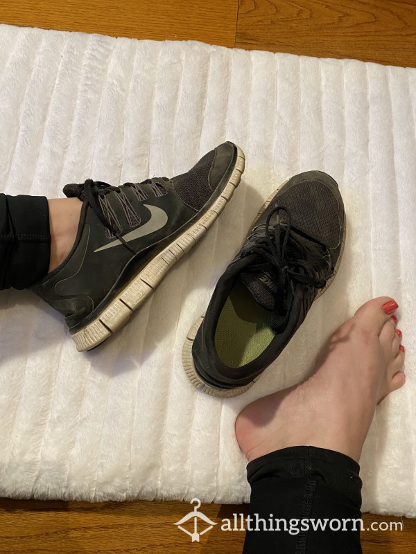 OLD Dirty Black Nike Running Shoes