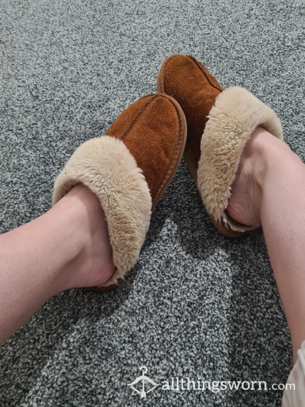 Strong Scent Old Fluffy Slippers & Free Photoset 💦🤎