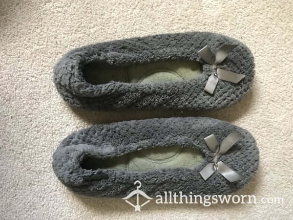Old Grey Slippers Size 5uk