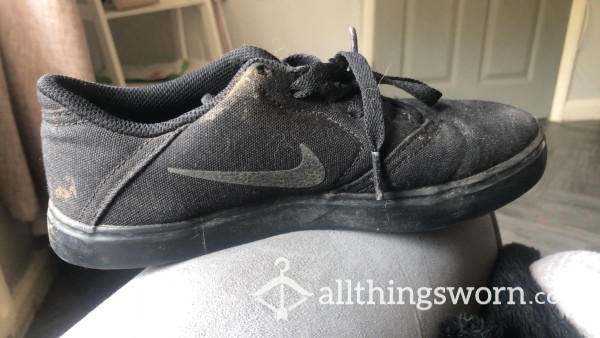Old Nike Sneakers