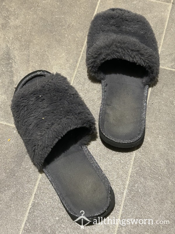 🤤✨Old Open Toe Charcoal Slippers ✨🤤