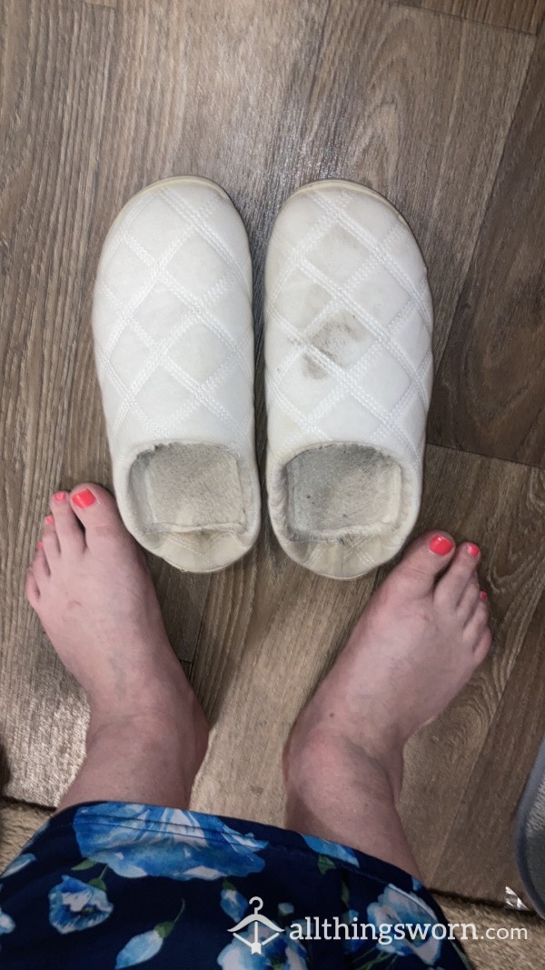 SOLD 10 Out Of 10 Old Slippers With Toe Marks