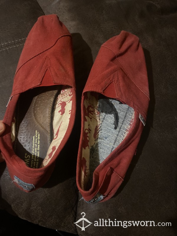 Old Well Worn Canvas Red Toms