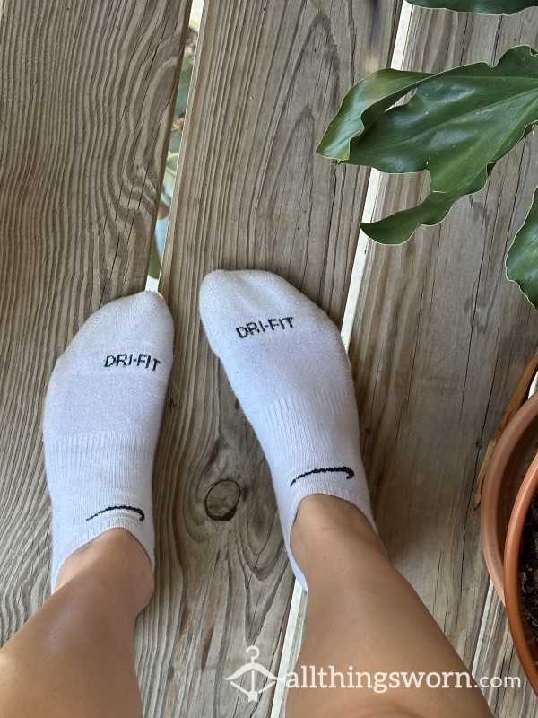 Old White Nike Dri-Fit Ankle Socks