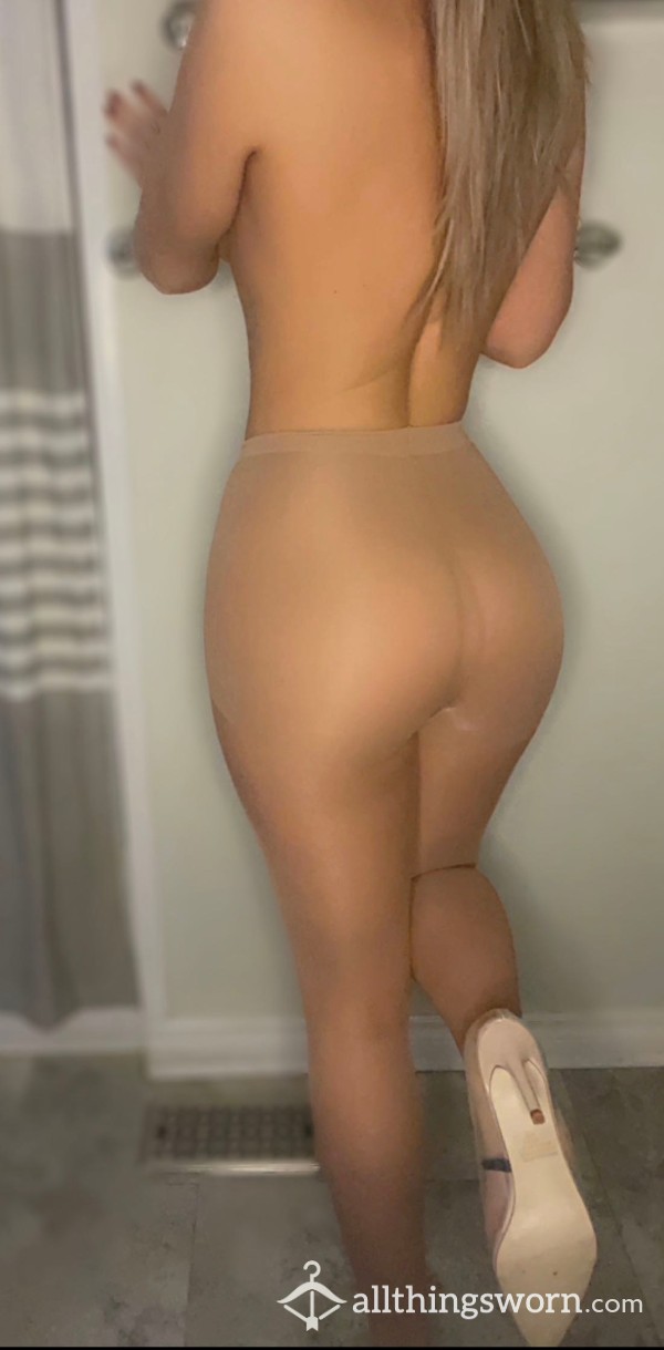PANTYHOSE PHOTO SET - TOPLESS, LEGS, ASS, TITS, TOES