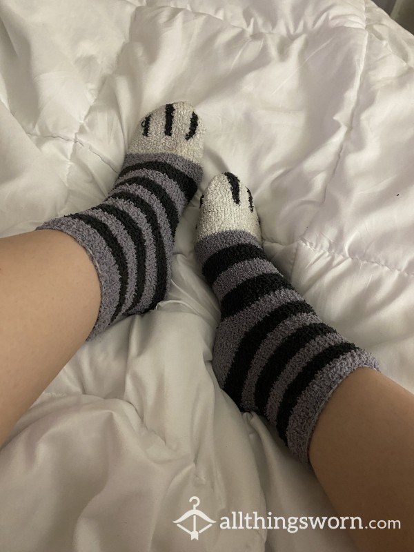 Paw Print Fuzzy Socks