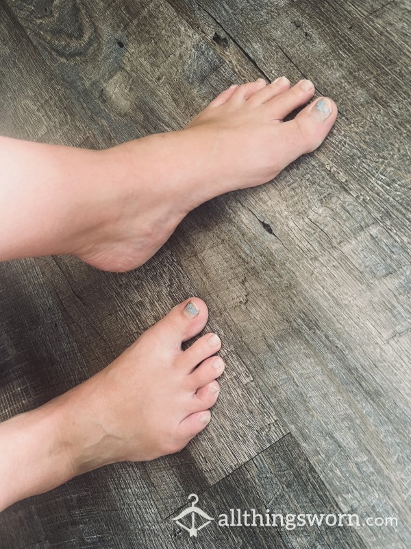 Pay For My Toes And You Get Unlimited Pictures/videos
