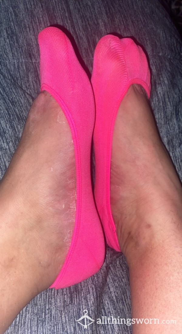Peds Neon Pink No Show Socks