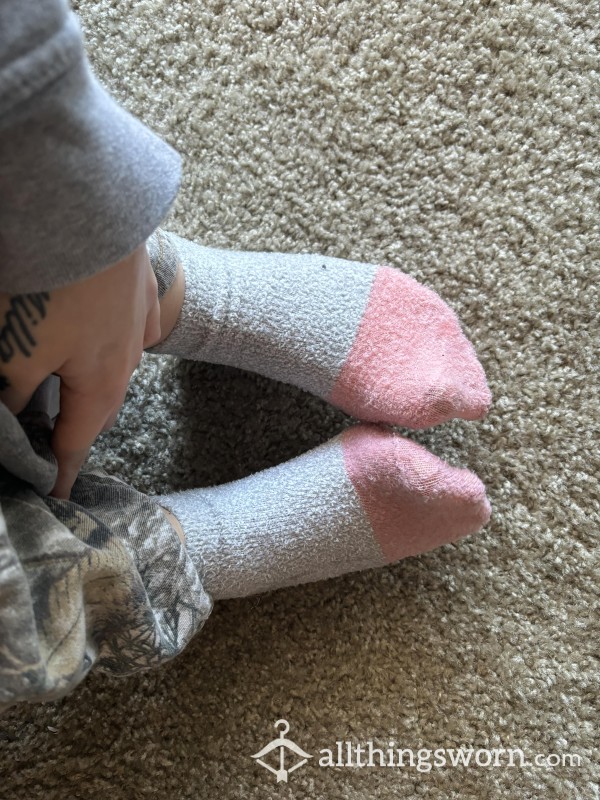 Peeling Off Sweaty Socks No Hands!