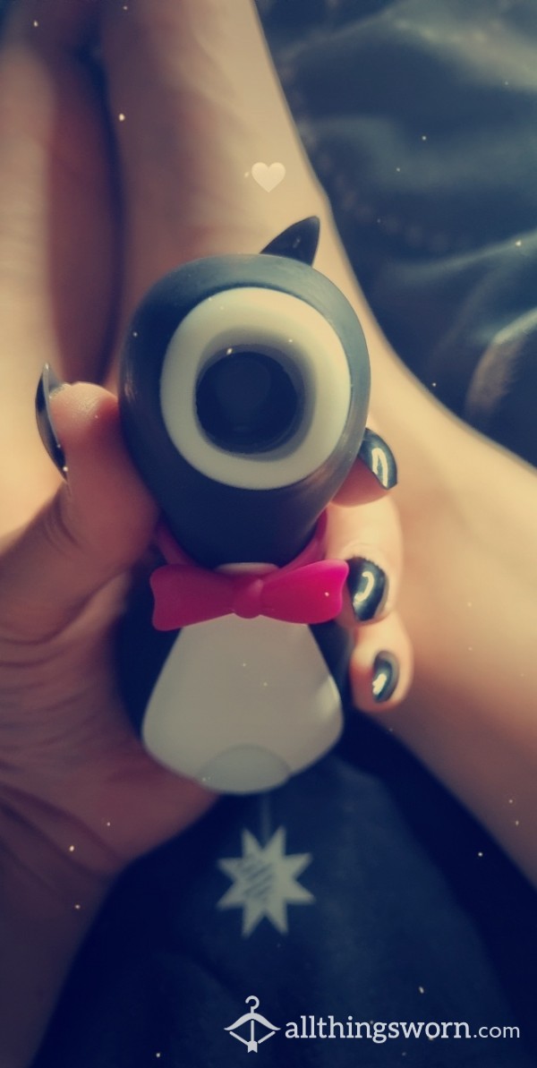 Penguin Pro Safisfyer Clit Sucker Toy