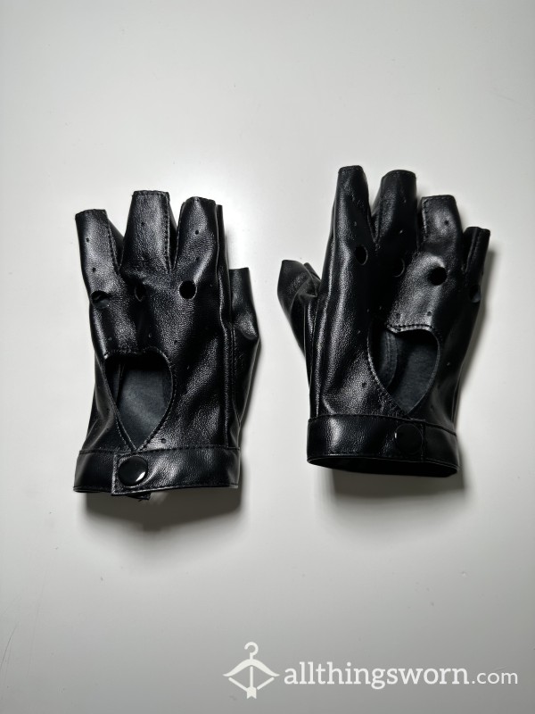 Petite Domme Fingerless Gloves (faux Leather)
