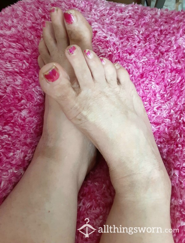 PHOTO SET & BONUS VIDEO CLIP SET Dirty Kitty Paws Tootsies Extremely Dirty After A Long Barefoot Walk
