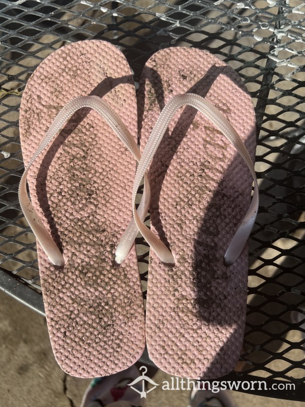 Pink, Bridesmaids, Flipflops, Dirty, Smelly