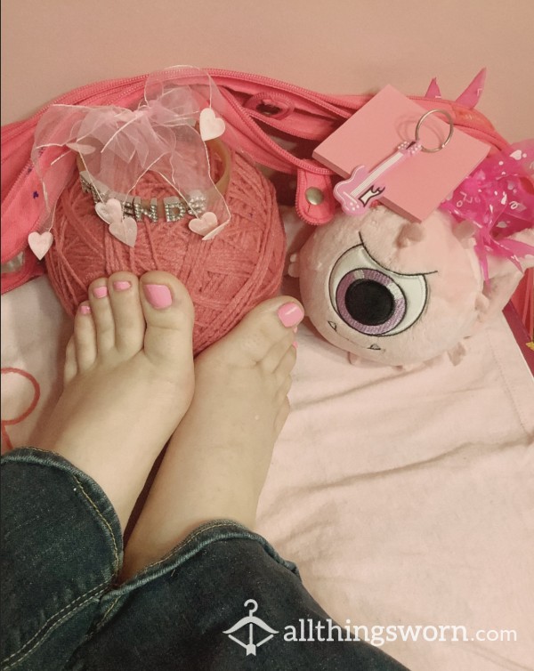 Pink + Feet