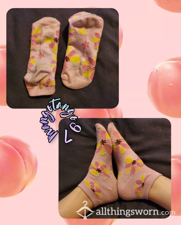 🌼🌺Pink Floral, Dirt Stained Ankle Socks 🌺🌼