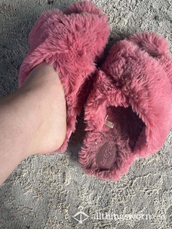 Pink Fluffy Worn Slippers 🩷