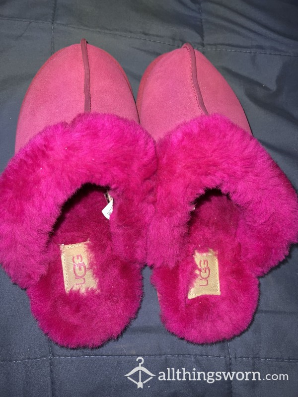 Pink Fuzzy Uggs!!!😍